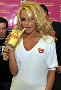 pamela_anderson_vegan_milk_shake